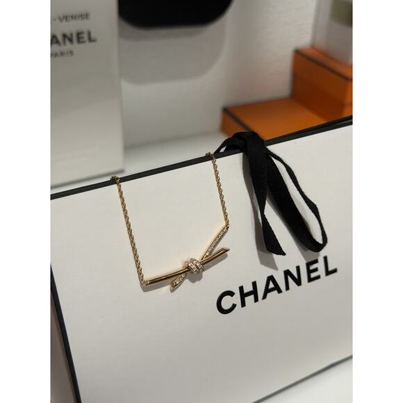 Tiff Knot Necklace rose gold color - Picture 1 of 4